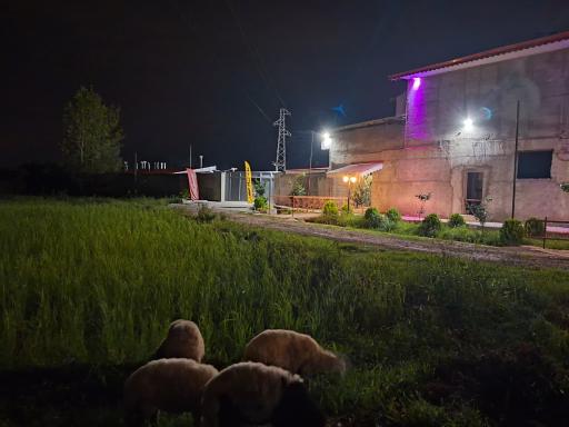 عکس خانه مسافر صدرا 