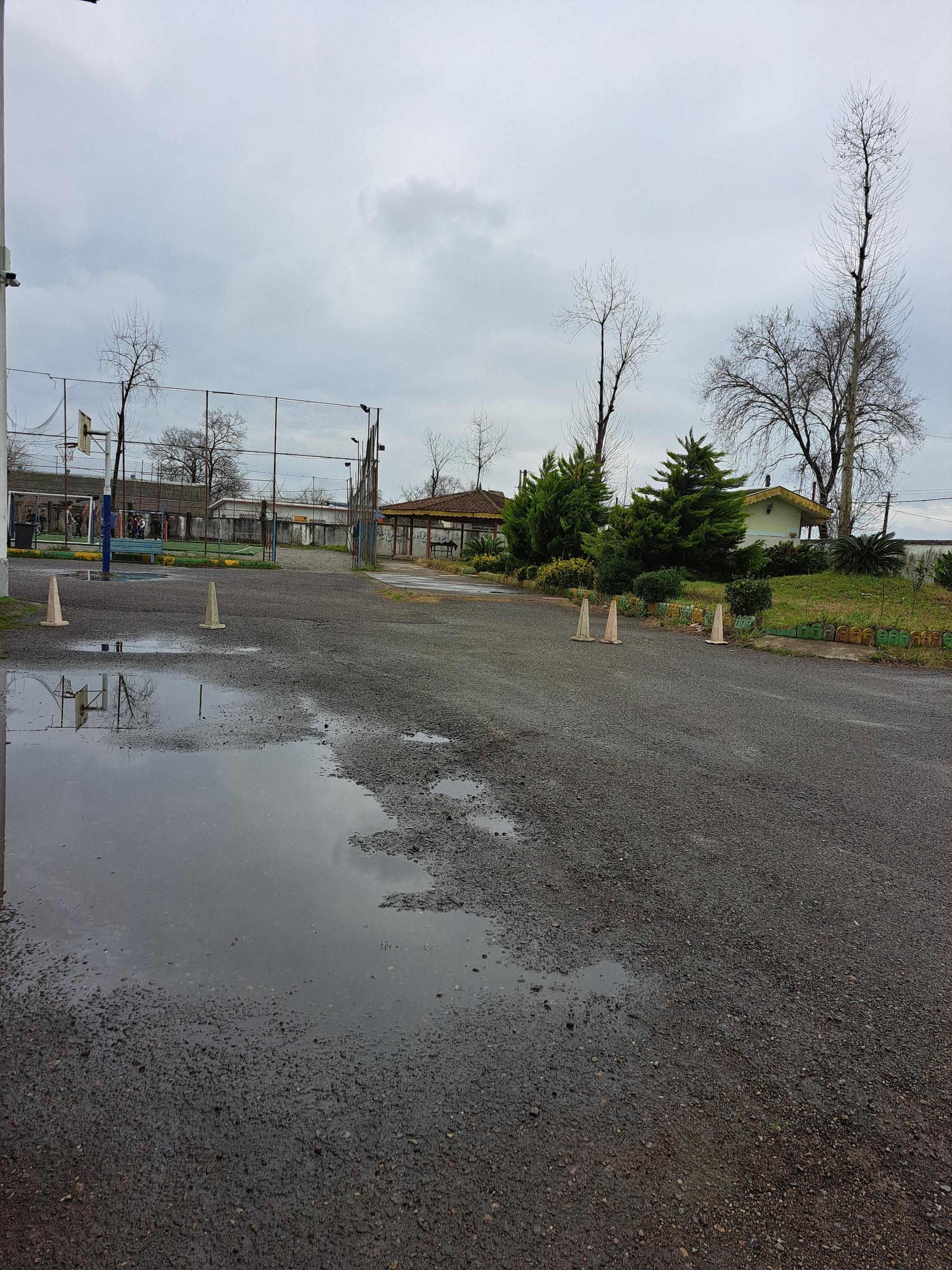 عکس دبیرستان پسرانه دوره دوم استعدادهای درخشان میرزا کوچک خان 1