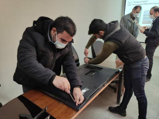 عکس تعمیرگاه تلویزیون کردی