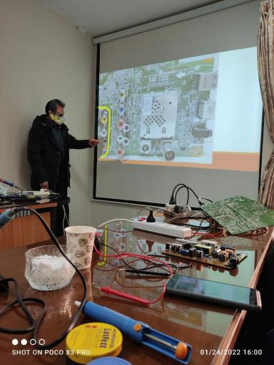 عکس تعمیرگاه تلویزیون کردی