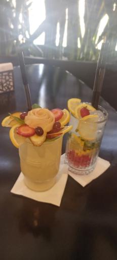 عکس کافه رستوران نامبروان