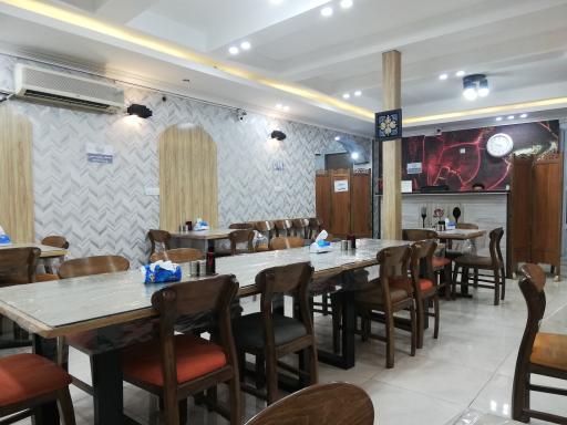 عکس رستوران گل سرخ