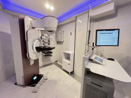 عکس مرکز تصویربرداری پزشکی آفرینش