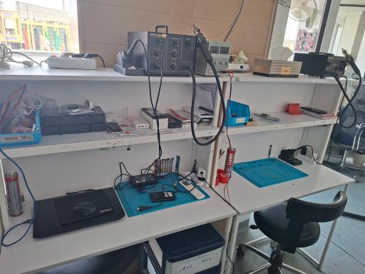 عکس آموزشگاه تعمیر موبایل