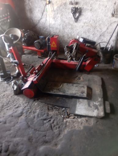 عکس تعویض روغنی پنچرگیری حجت