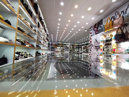 عکس فروشگاه کیف‌ و کفش مارال