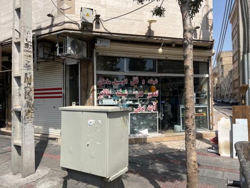 عکس شیشه و قفل اتومبیل ماهان