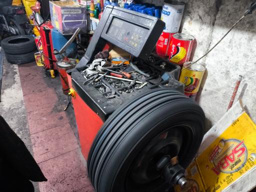 عکس اتو سرویس وپنچرگیری آذربایجان