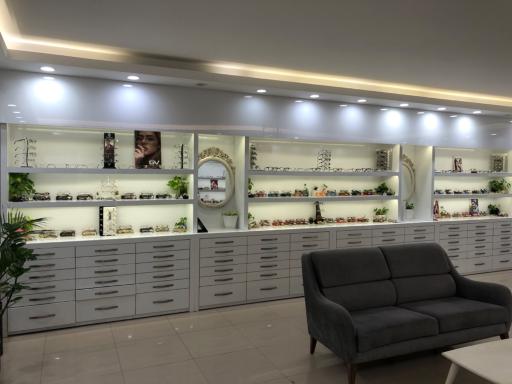 عکس بینایی سنجی و عینک هیراد