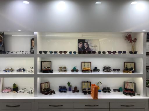 عکس بینایی سنجی و عینک هیراد