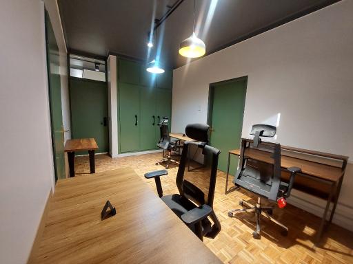عکس فضای کار اشتراکی ماجرا سنائی