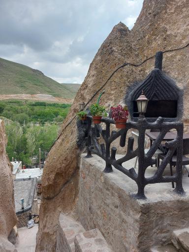 عکس سوئیت صخره ای عمارت شاین کندوان