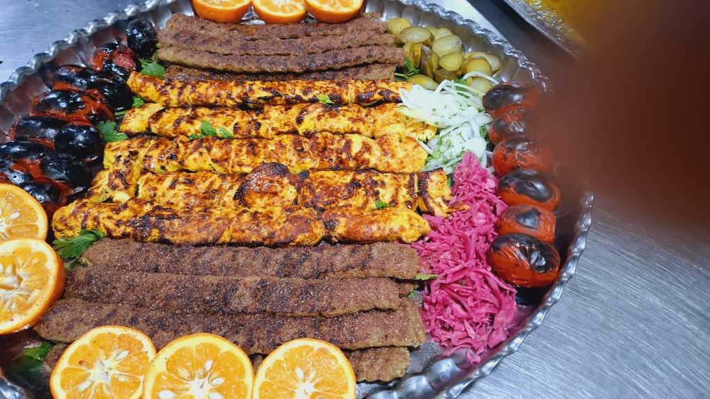 عکس باغ رستوران هفت خوان