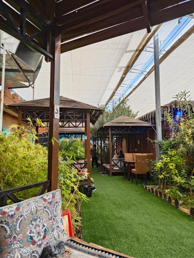 عکس باغ رستوران هفت خوان