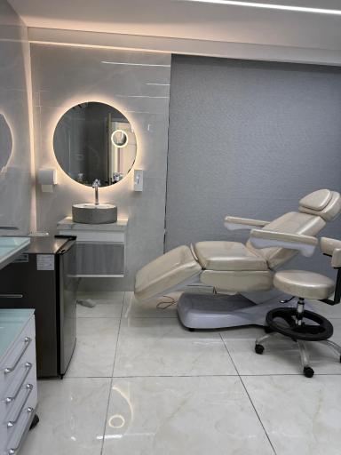 مرکز لیزر و زیبایی سوین