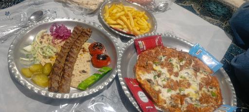 عکس باغ رستوران هفت خوان