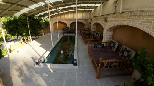عکس عمارت شاه‌نشین بروجن