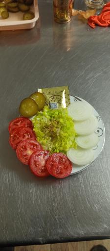 عکس سفره خانه سنتی باباحیدر
