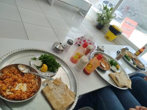 عکس صبحانه خوری بانو