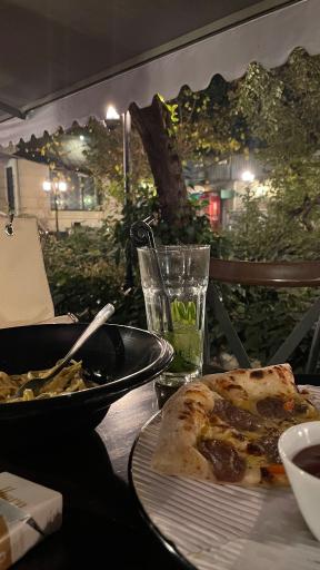 عکس کافه گالری ایوان ربط