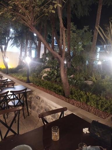 عکس کافه گالری ایوان ربط