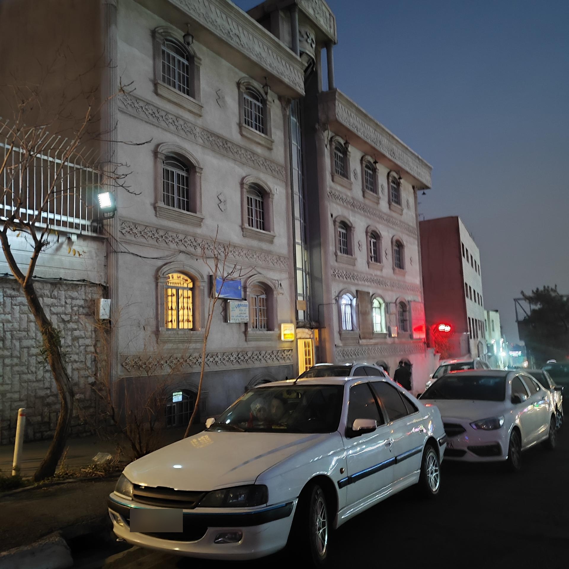 عکس ساختمان پزشکان اردلان