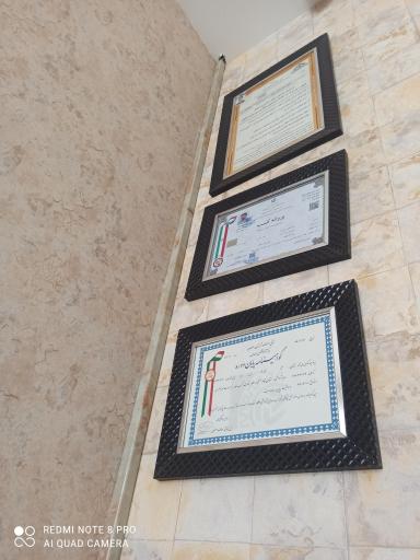 عکس مشاورین املاک آویژه 