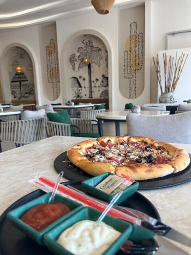 عکس رستوران ایتالیایی کاون