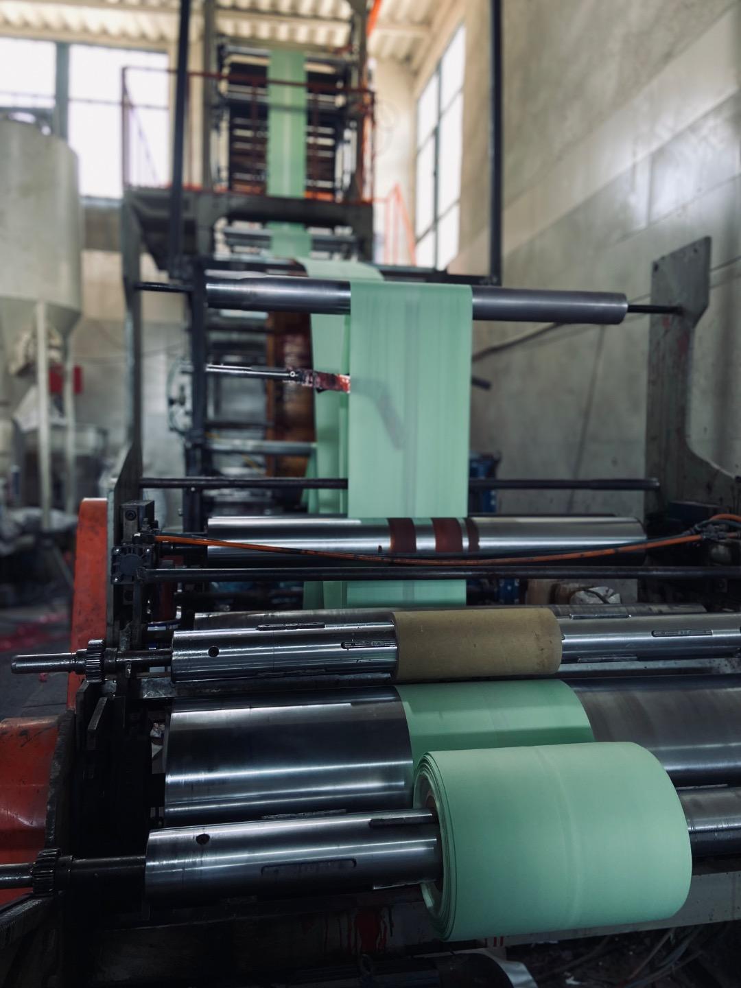 عکس کارگاه تولید سفره رحمتی