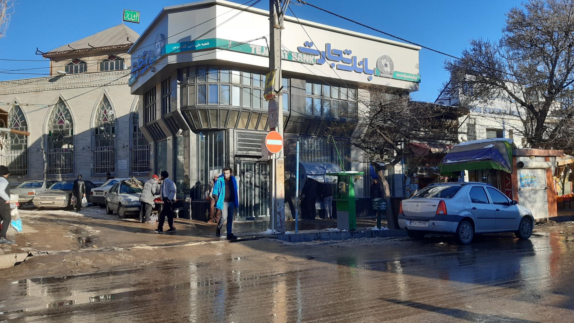 عکس بانک تجارت (علی دائی)