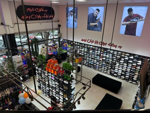 عکس فروشگاه کتونی کتونی