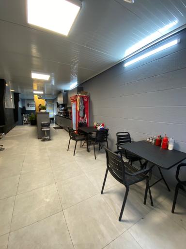 عکس باشگاه بدنسازی پدیده غرب