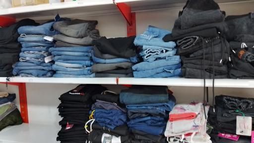 عکس فروشگاه پوشاک خانواده