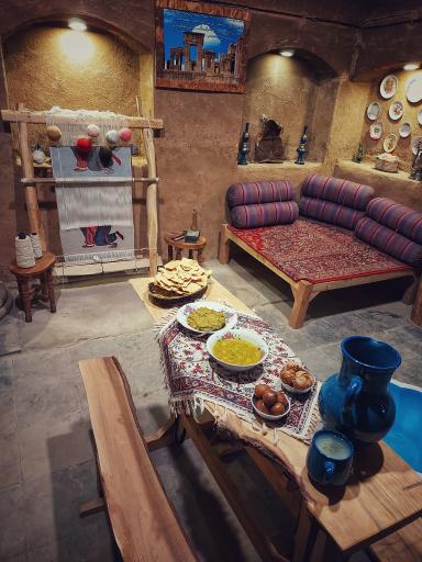 عکس اقامتگاه سنتی صد طاقچه