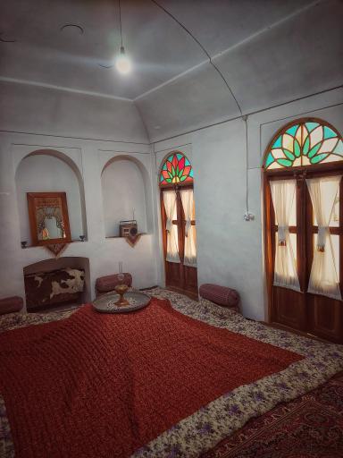 عکس اقامتگاه سنتی صد طاقچه