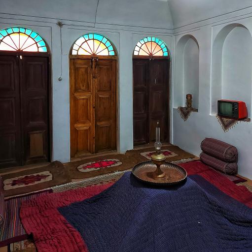 عکس اقامتگاه سنتی صد طاقچه