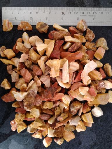 عکس شن رنگی و قلوه سنگ جلال شریفی