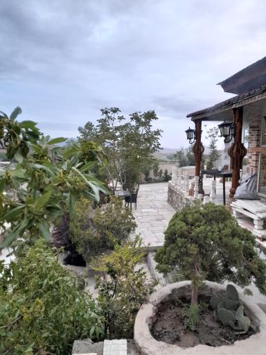 عکس باغچه رستوران دشت بهشت