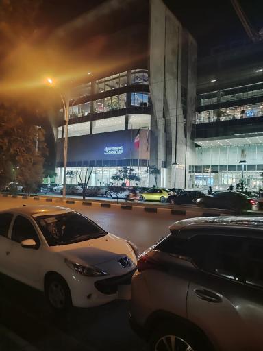 عکس جین وست شعبه سیتی‌استار