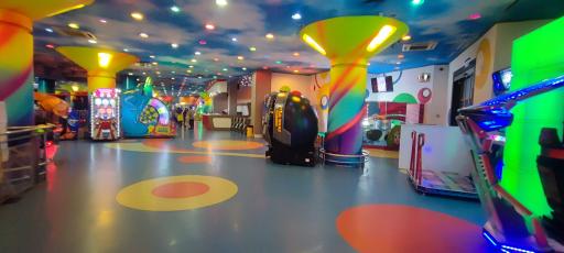 عکس شهربازی سرزمین رویایی آناهید