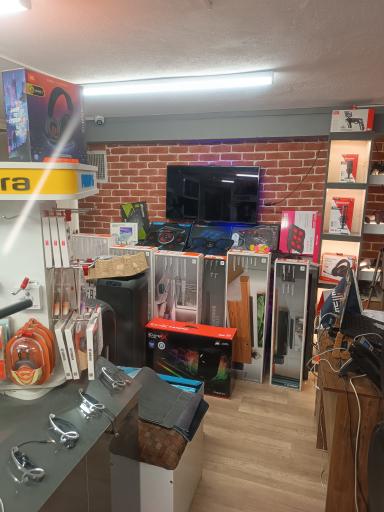 عکس تجهیزات استودیو و موبایل صدا استور