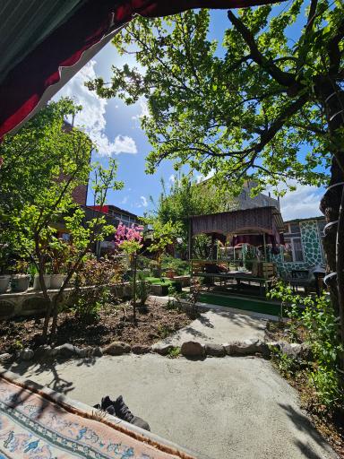 عکس رستوران باغ ال آی