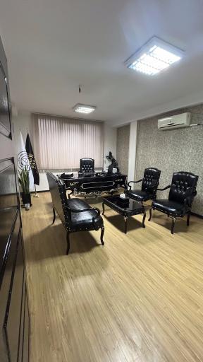 عکس مشاورین املاک فراز