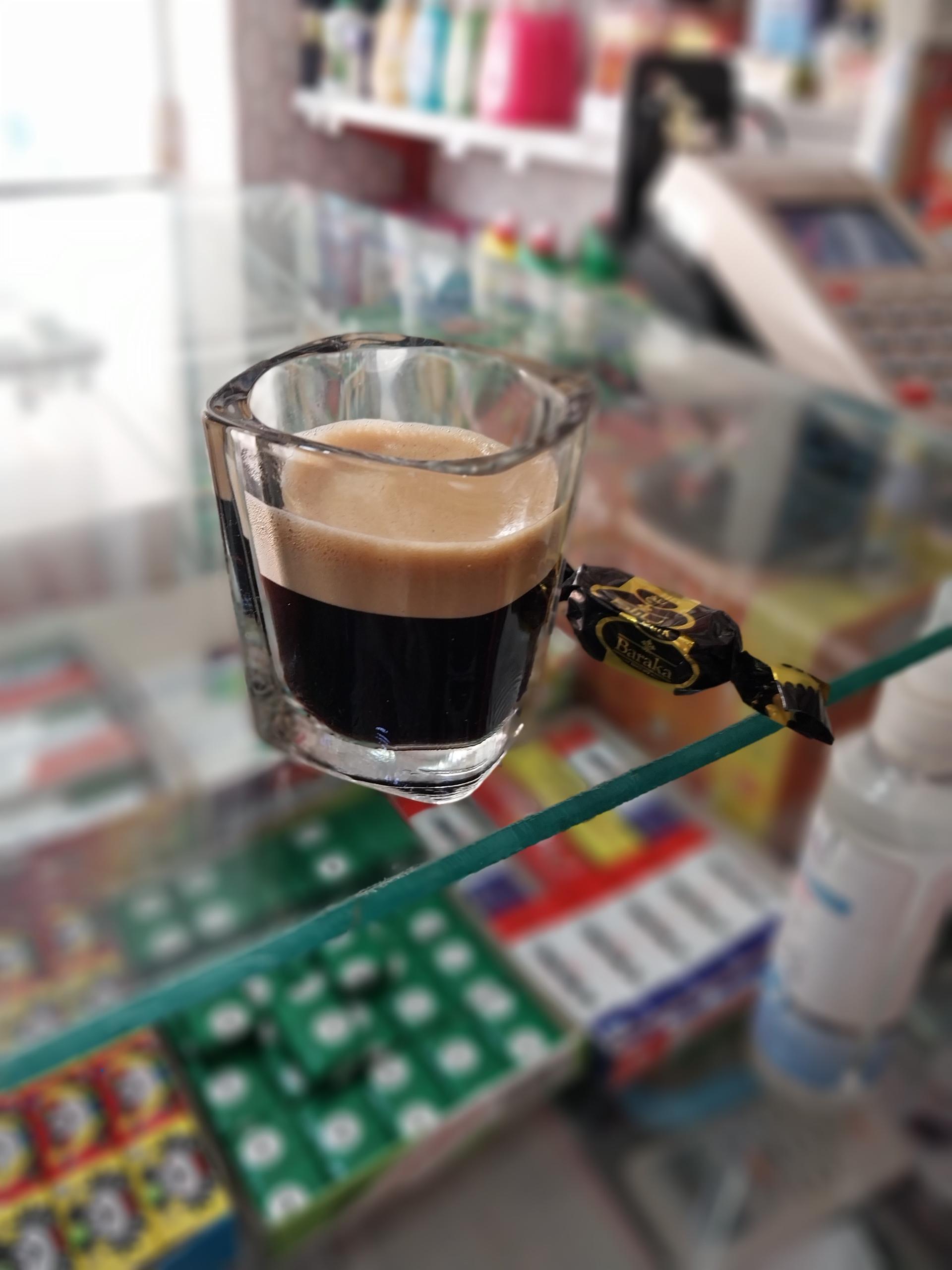 عکس سوپر مارکت و قهوه همسایه