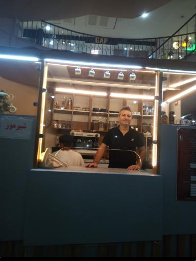 عکس انبار پخش و توزیع نوشیدنی و خشکبار مکرمی