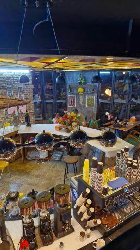 کافه و بستنی فارناک