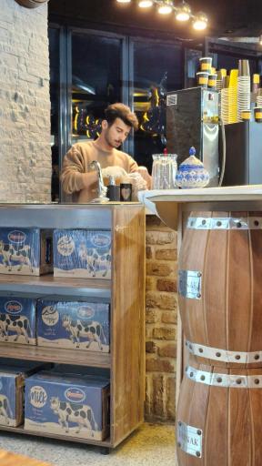 کافه و بستنی فارناک