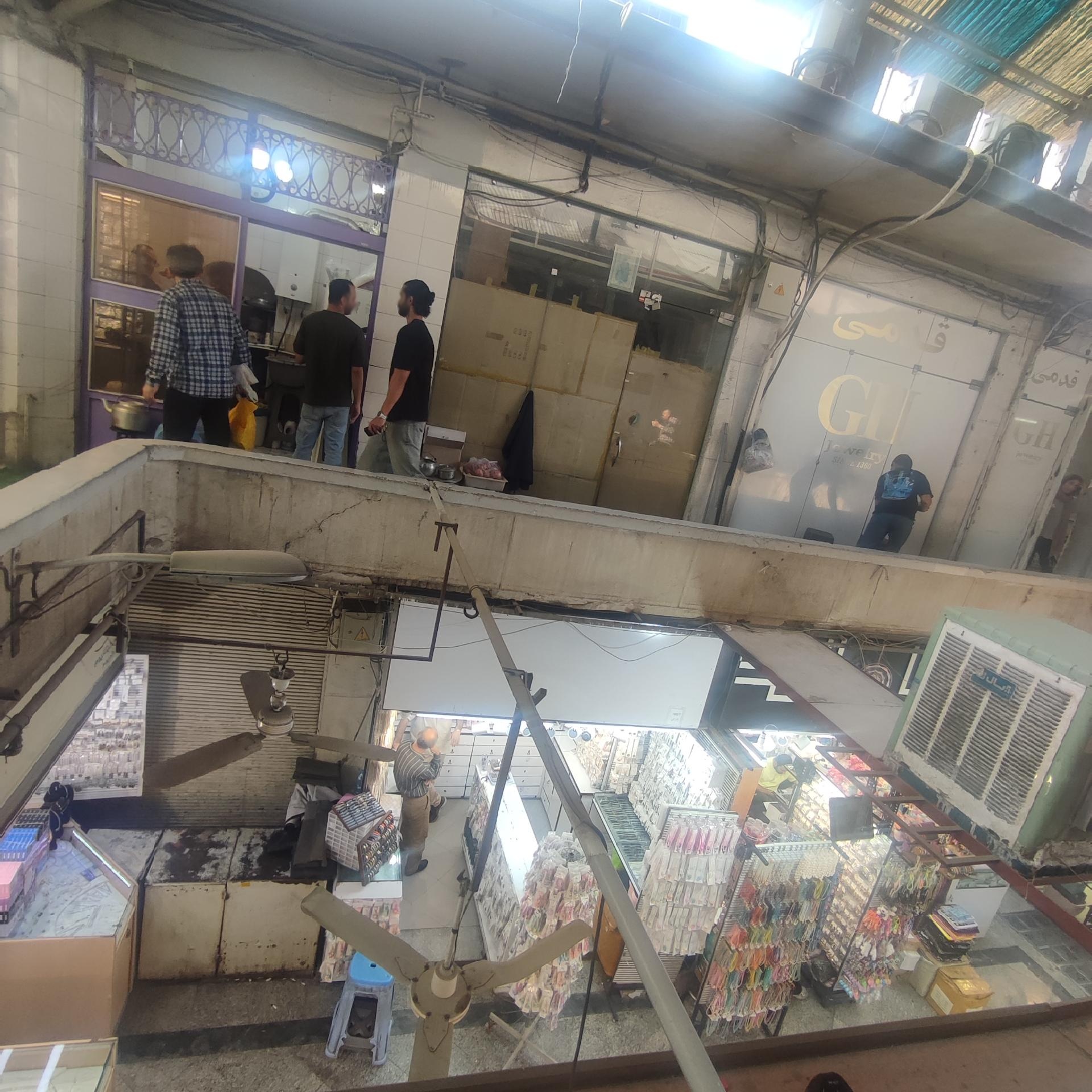 عکس قهوه خانه مشت عباس