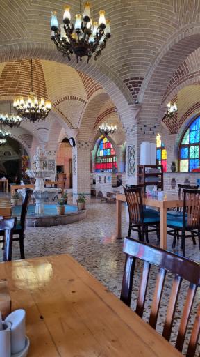 عکس رستوران عمارت شاندیز
