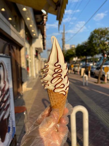 عکس بستنی قیفی با شیر محلی آپاتیه